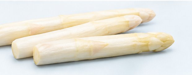 Three peeled asparagus spears without breakage